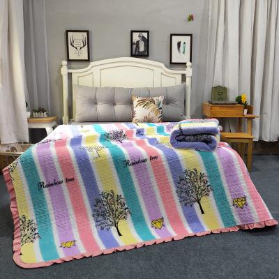 彩虹树：牛奶绒小花边夹棉床盖盖毯