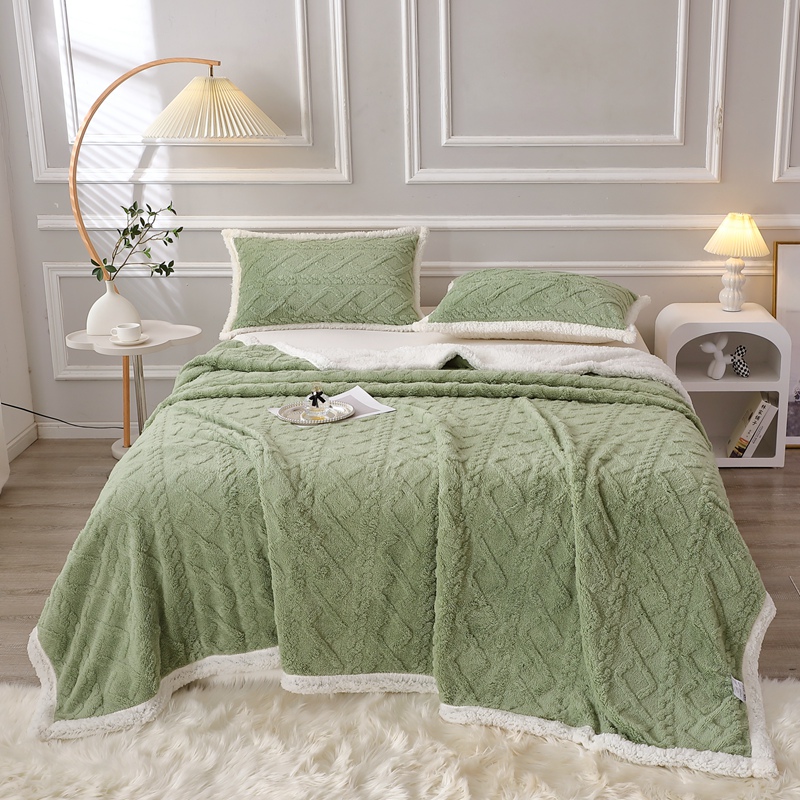 乐芙-抹茶绿：塔夫绒·羊羔绒双面毛毯床盖三件套